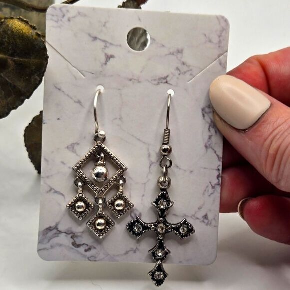 "5/$25" Pair of Silvertone Mismatched Cross Dangle Earrings - Picture 1 of 6
